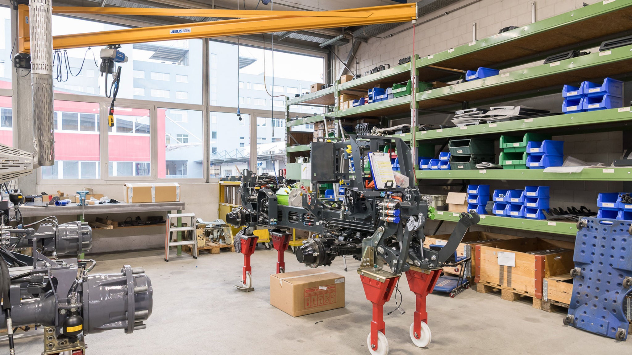 1.9 kilometres of cable, 781 connections and 200 electrical components