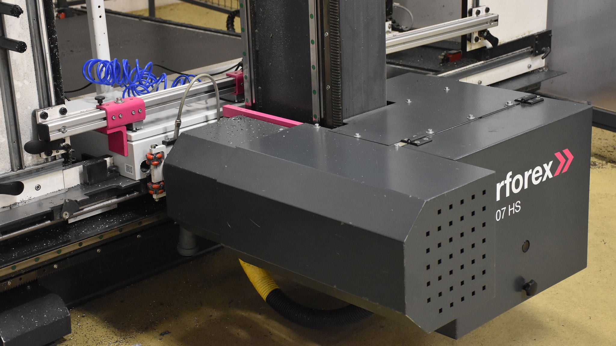 Based on the data from Eplan Pro Panel, the automated machining of rear panels and housings is carried out on the Perforex BC 1007 HS, a CNC machining center from Rittal. © Peter Kemptner