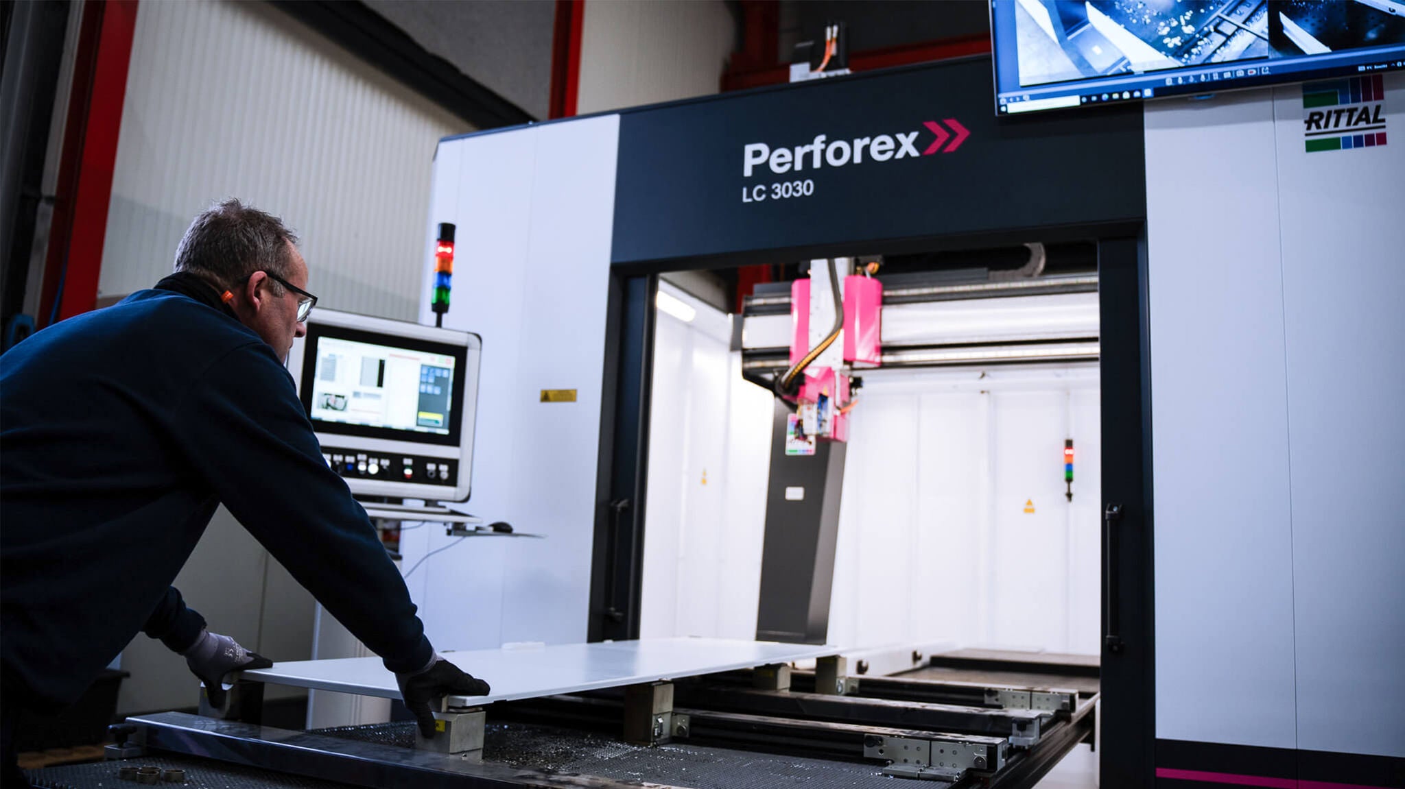 Laser processing of control cabinet components