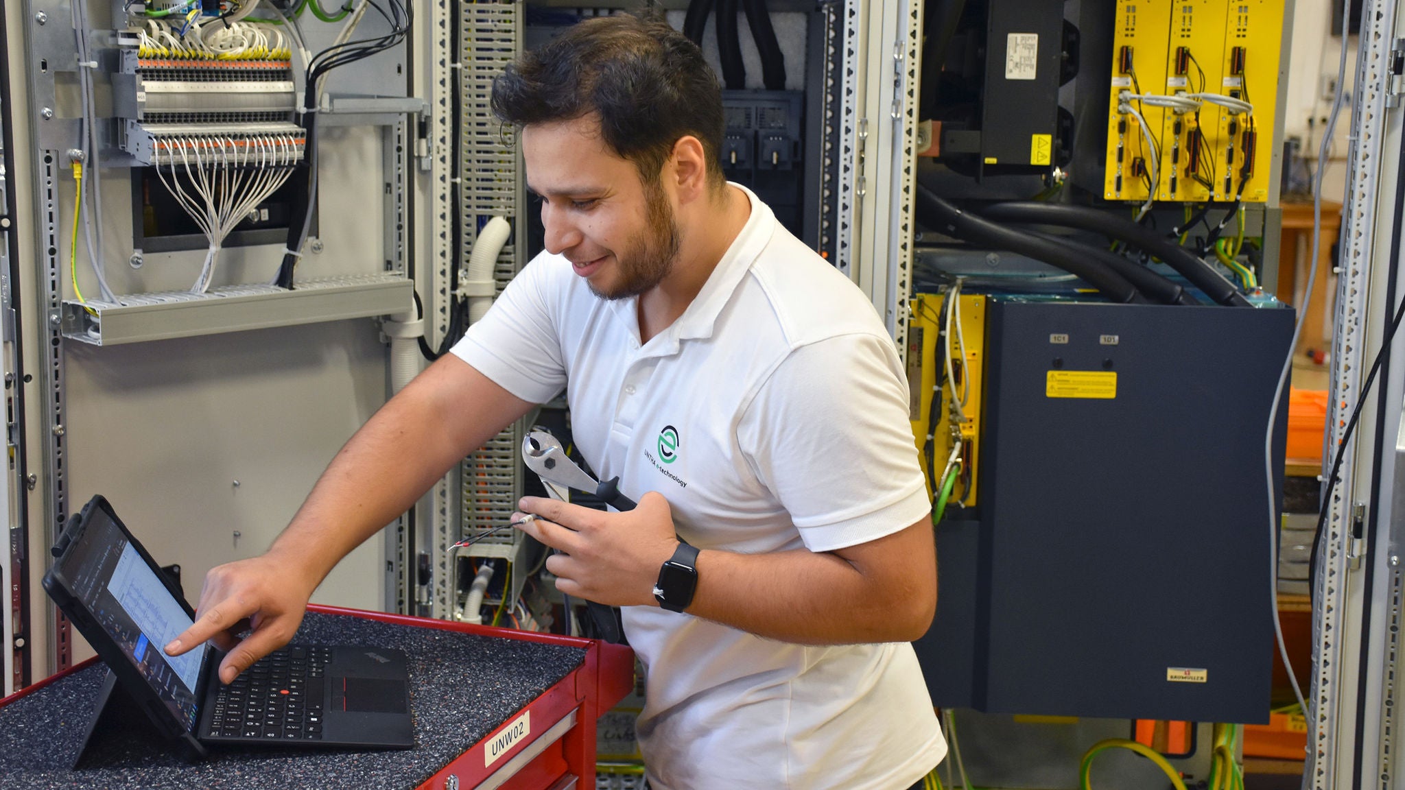 Eplan View also clears up any confusion when the wiring in the enclosure is installed. © Peter Kemptner