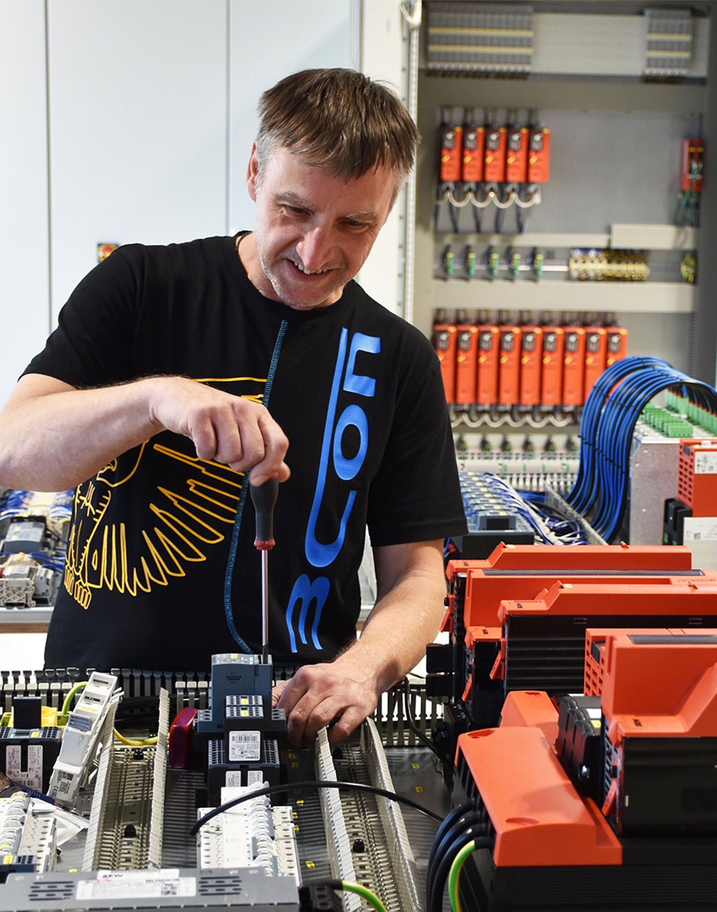 3con-in-house-control-cabinet-construction